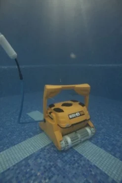Dolphin Wave 100 Zwembadrobot 18 Dolphin Wave 100 Zwembadrobot -Professionele winkel voor zwembadartikelen dolphin wave 100 bodem 1